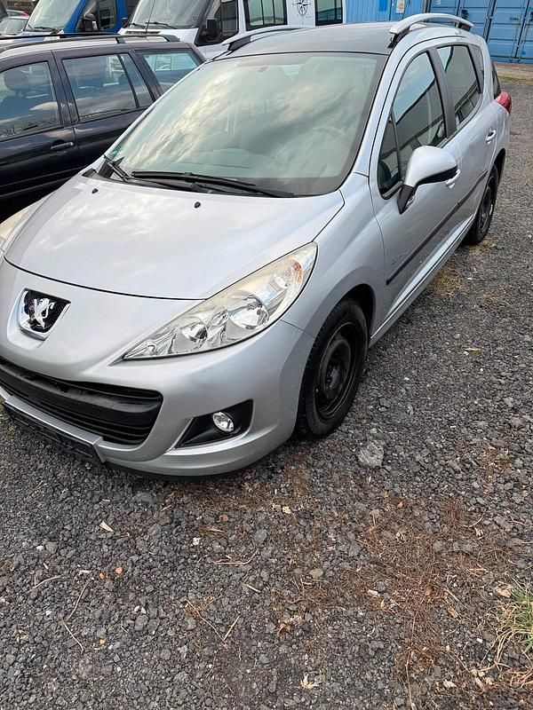 Gebraucht Peugeot 207 90 PS (66 kW) 2009 Silber Kombi