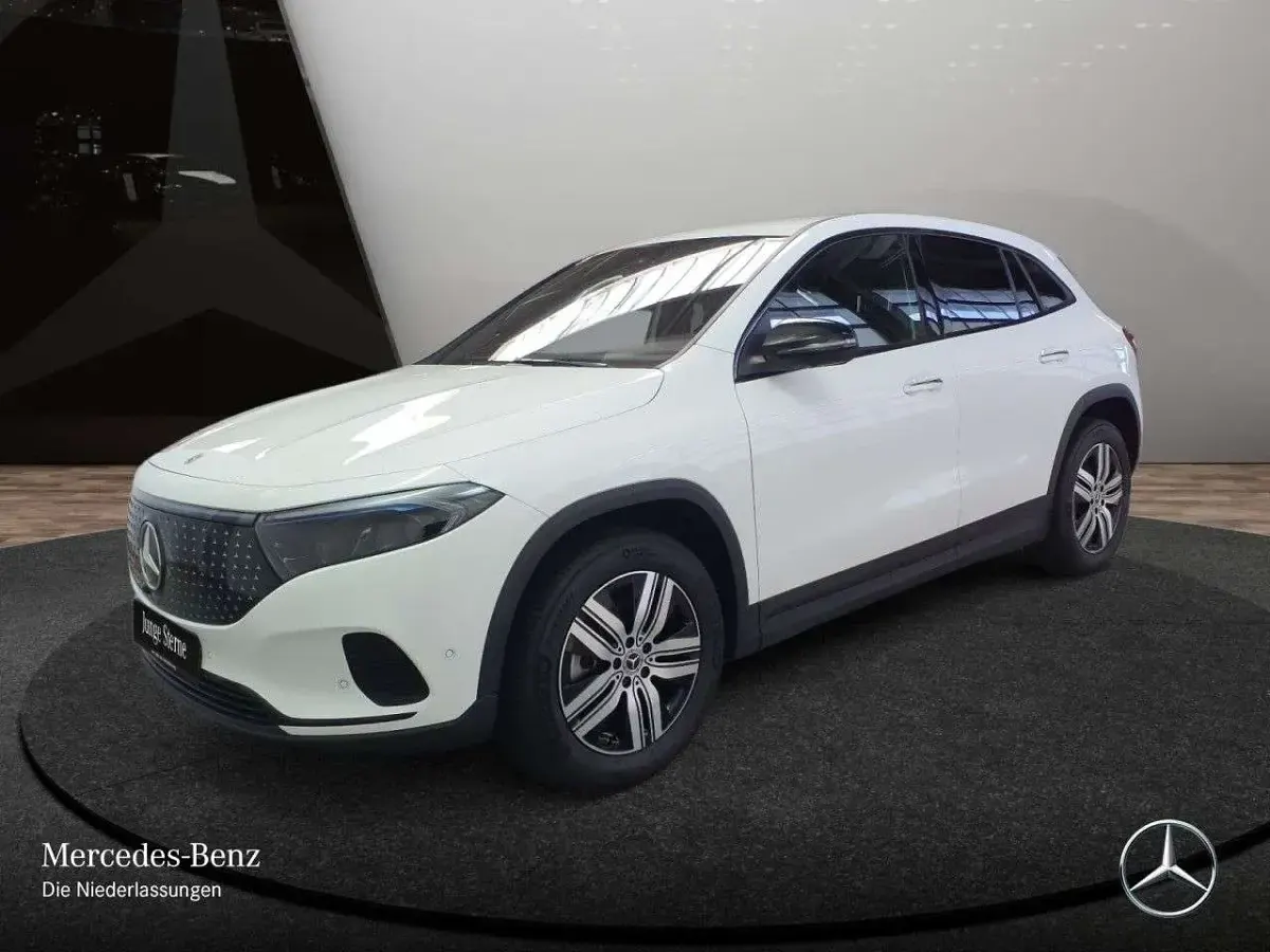 Gebraucht Mercedes EQA250 Electric Art 139 kW (190 PS) 2025 Polarweiß SUV