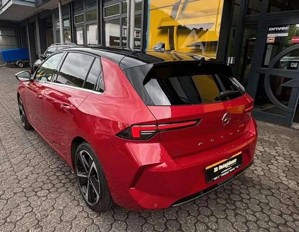 Używany Opel Astra Elegance 131 KM (96 kW) 2023 Czerwony Hatchback