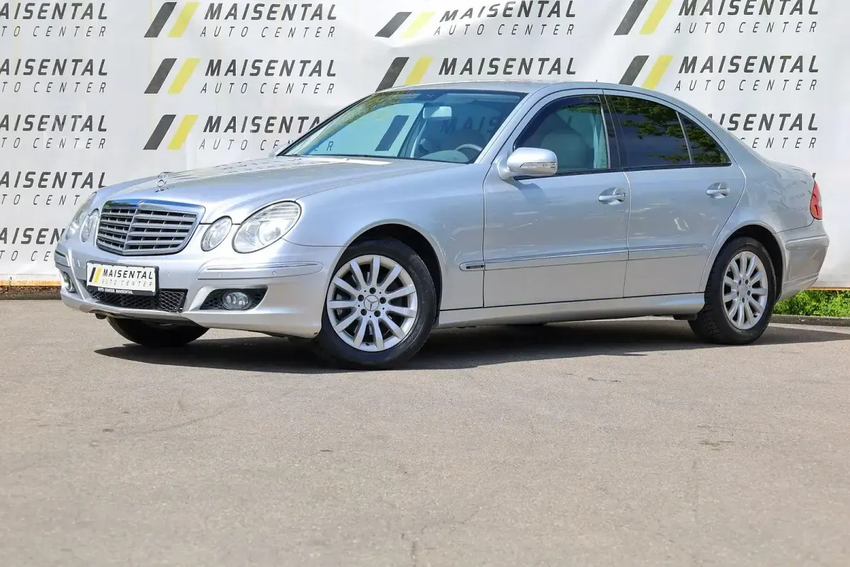 Usata Mercedes E320 224 CV (164 kW) 2007 Argento Berlina