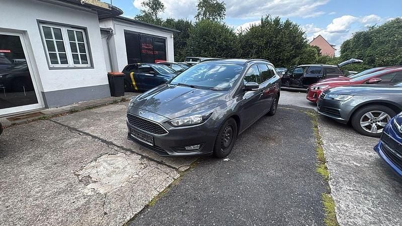 Grau Gebraucht 2016 Ford Focus Business Edition Kombi | 7.500 € (Guter Preis) - Bild 1/4