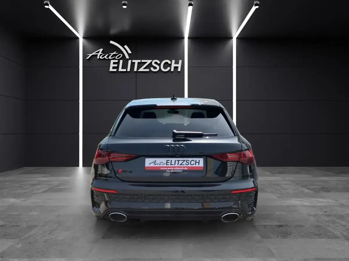 Gebraucht Audi RS3 Sportback Ambiente 400 PS (294 kW) 2023 Mythosschwarz metallic Kleinwagen
