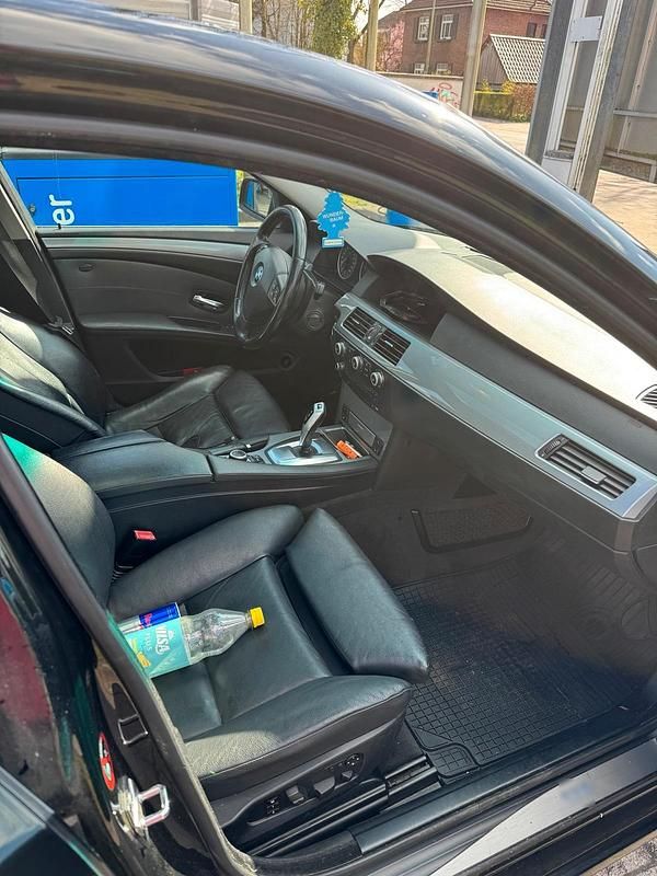 Gebraucht BMW 530 235 PS (172 kW) 2008 Schwarz Limousine