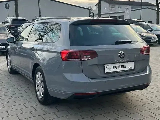 Gebraucht VW Passat 150 PS (110 kW) 2023 Mondsteingrau Kombi