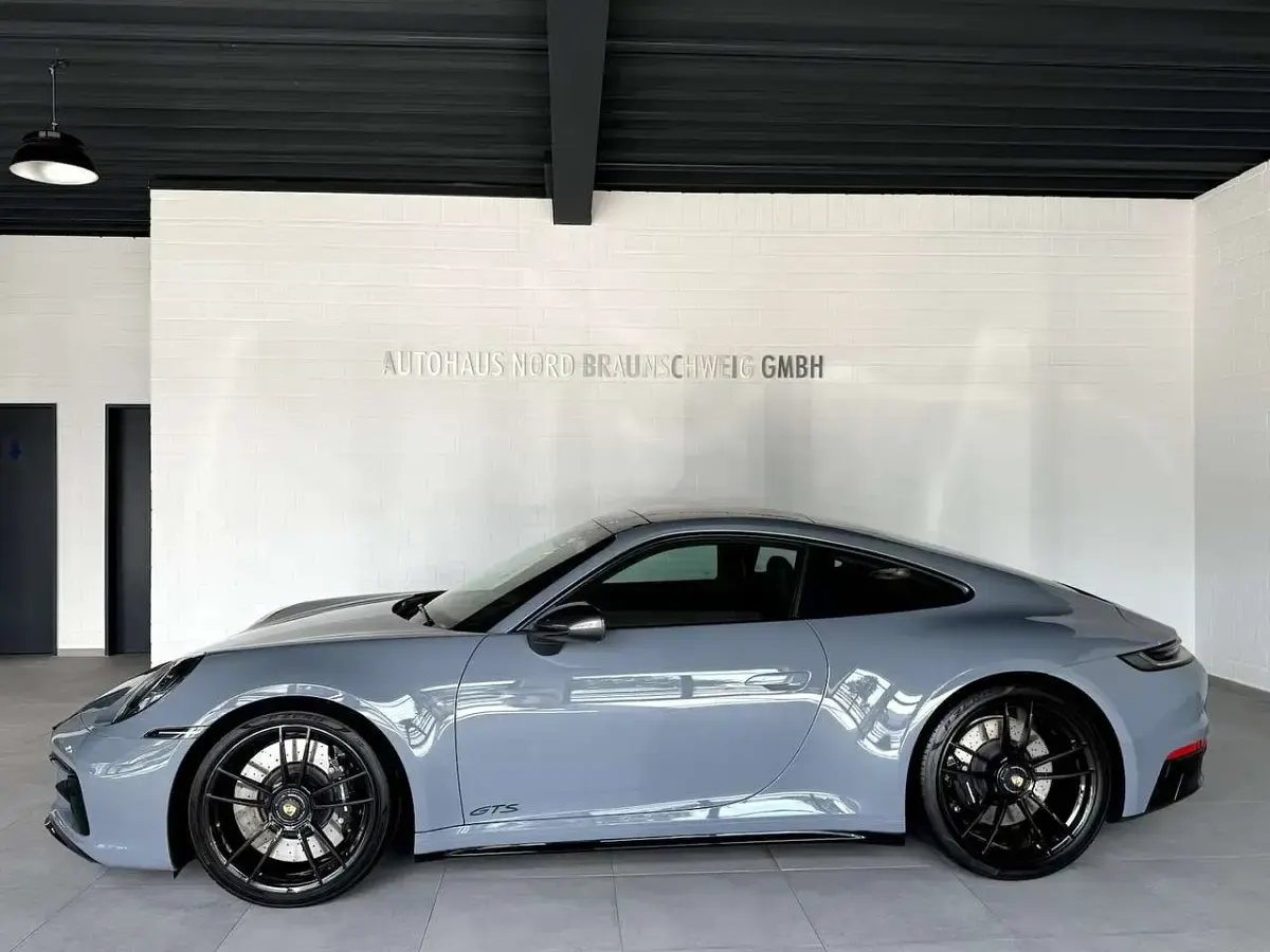 Gebraucht Porsche 992 Chrono 480 PS (353 kW) 2025 Grau Coupé