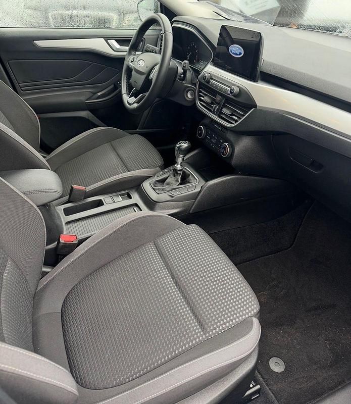 Gebraucht Ford Focus Cool & Connect 101 PS (74 kW) 2020 Grau Kombi