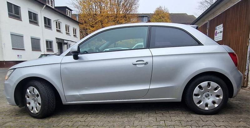 Gebraucht Audi A1 Attraction 105 PS (77 kW) 2010 Silber Kleinwagen
