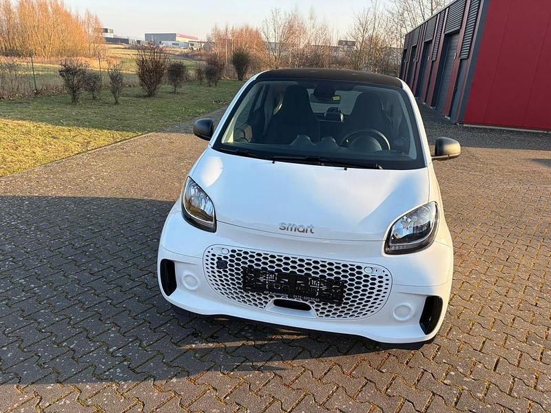 Weiß Gebraucht 2021 Smart ForTwo Electric Drive Coupé | 9.499 € (Guter Preis) - Bild 1/4