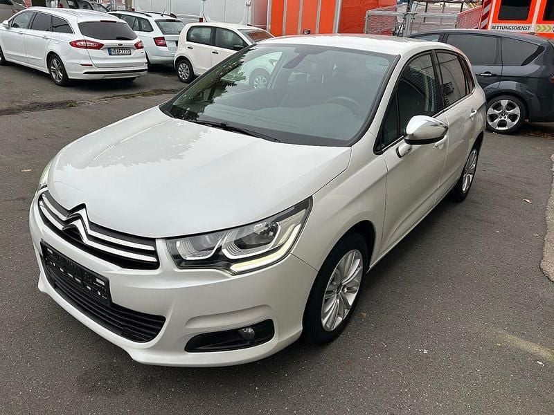 Weiß Gebraucht 2015 Citroën C4 SELECTION Limousine | 7.390 € (Fairer Preis) - Bild 1/4