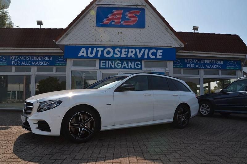Weiß Gebraucht 2019 Mercedes E300 AMG line Limousine | 22.990 € (Guter Preis) - Bild 1/4