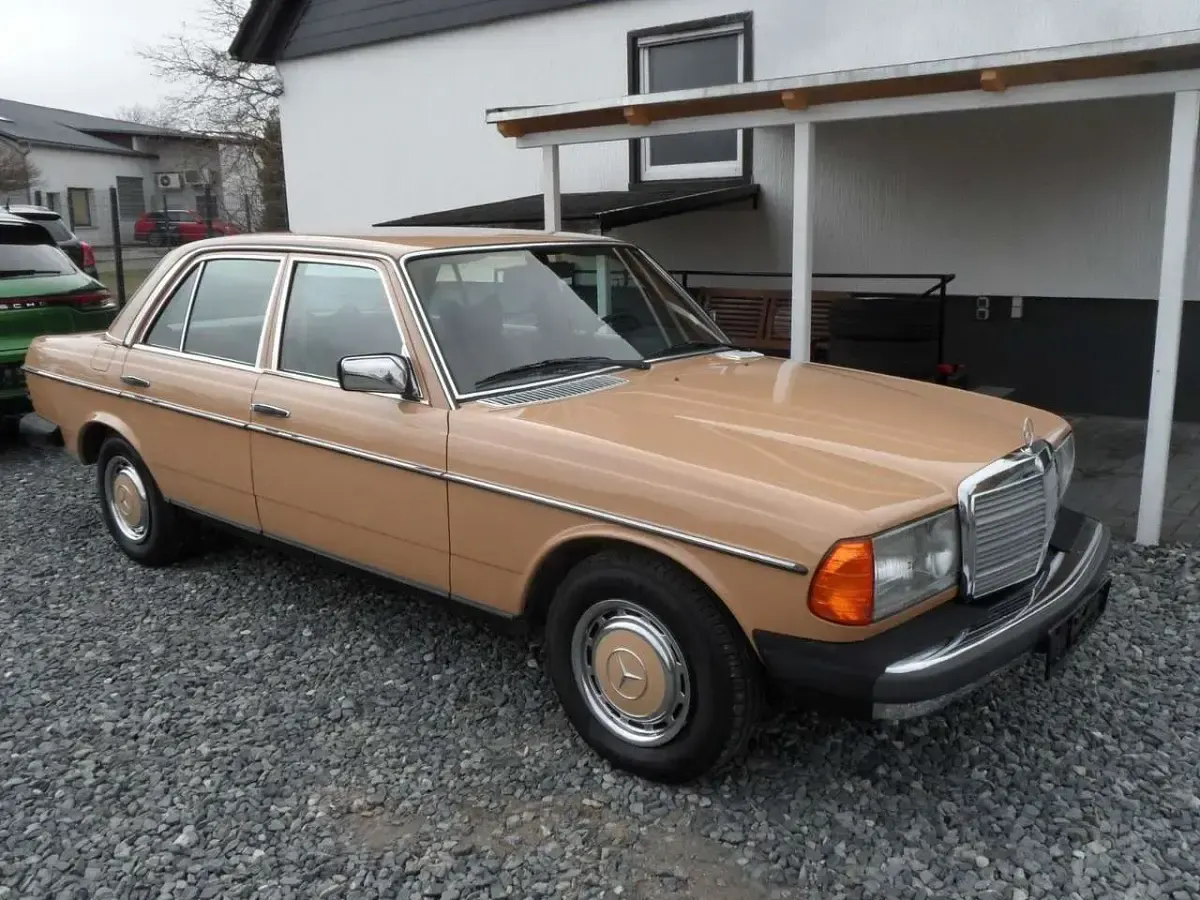 Gebraucht Mercedes 280 145 PS (106 kW) 1977 Beige Limousine