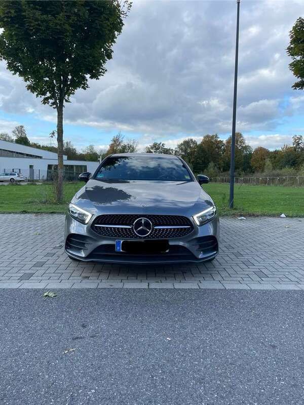 Grau Gebraucht 2020 Mercedes A250 AMG line Limousine | 28.400 € (Etwas zu teuer) - Bild 1/4