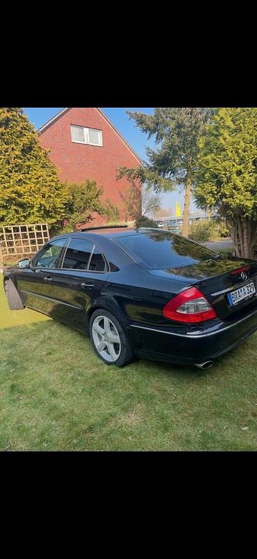 Gebraucht Mercedes E320 224 PS (164 kW) 2009 Schwarz Limousine