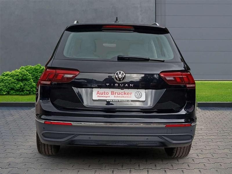 Gebraucht VW Tiguan Active 150 PS (110 kW) 2022 Schwarz SUV