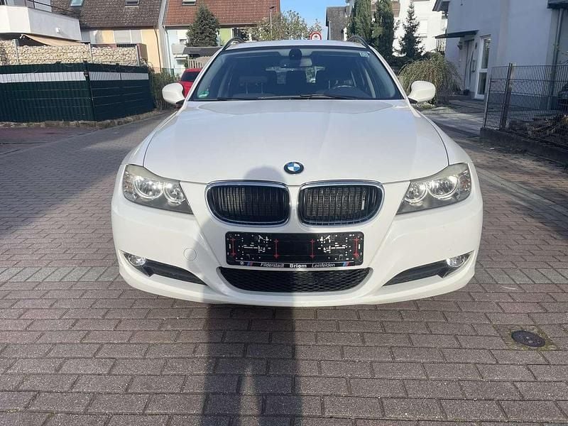 Gebraucht BMW 318 Comfort Edition 143 PS (105 kW) 2010 Alpinweiss iii Kombi