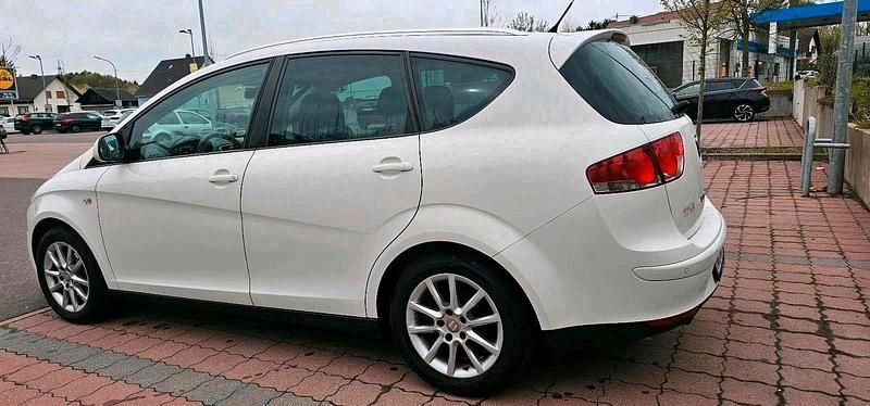 Gebraucht Seat Altea XL 105 PS (77 kW) 2010 Weiß Van / Kleinbus