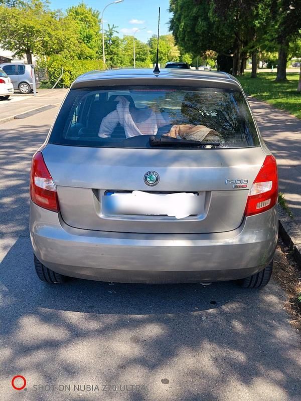 Grau Gebraucht 2007 Skoda Fabia Kleinwagen | 2.000 € (Guter Preis) - Bild 1/4