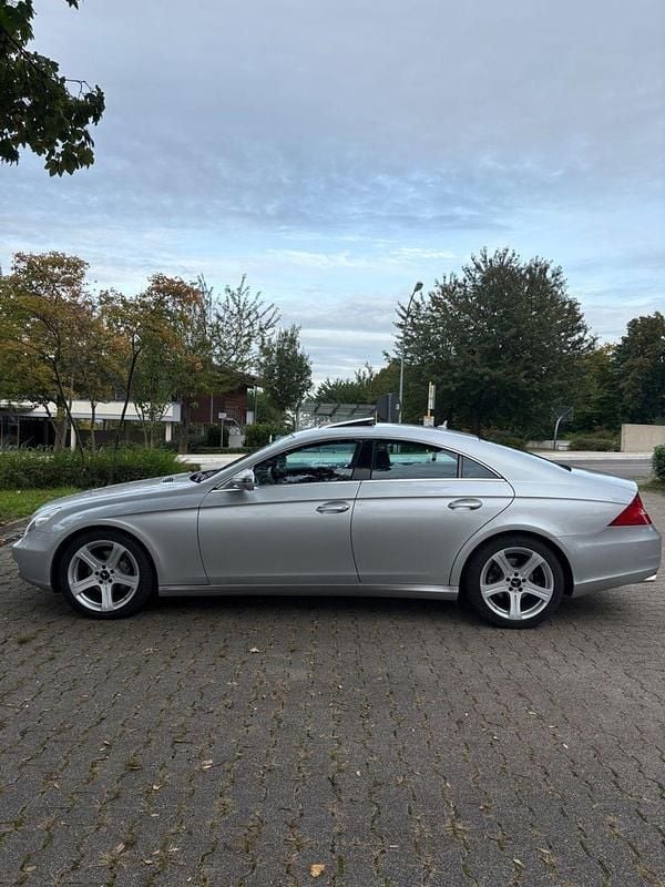 Silber Gebraucht 2010 Mercedes CLS320 Coupé | 14.000 € - Bild 1/4