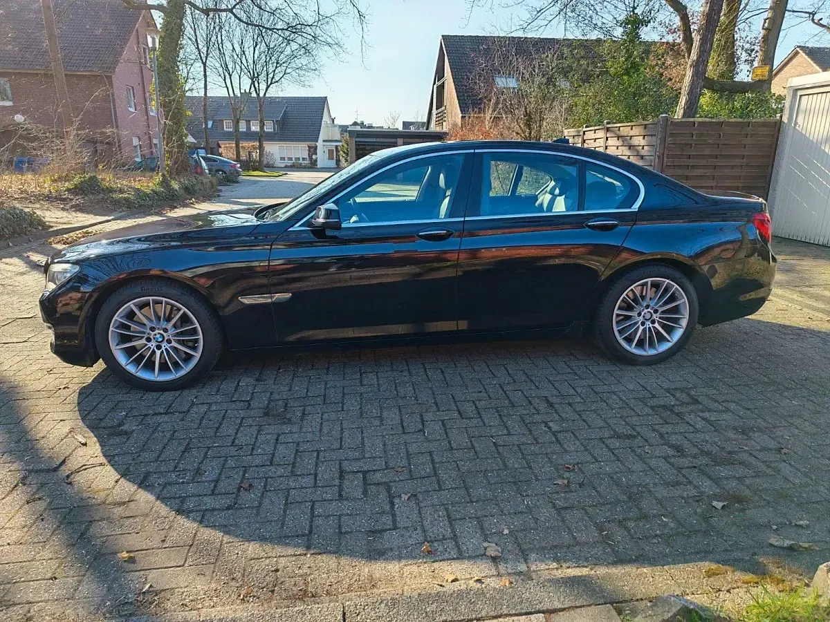 Second-hand BMW 750 Performance 449 CP (330 kW) 2012 Negru Berlinǎ