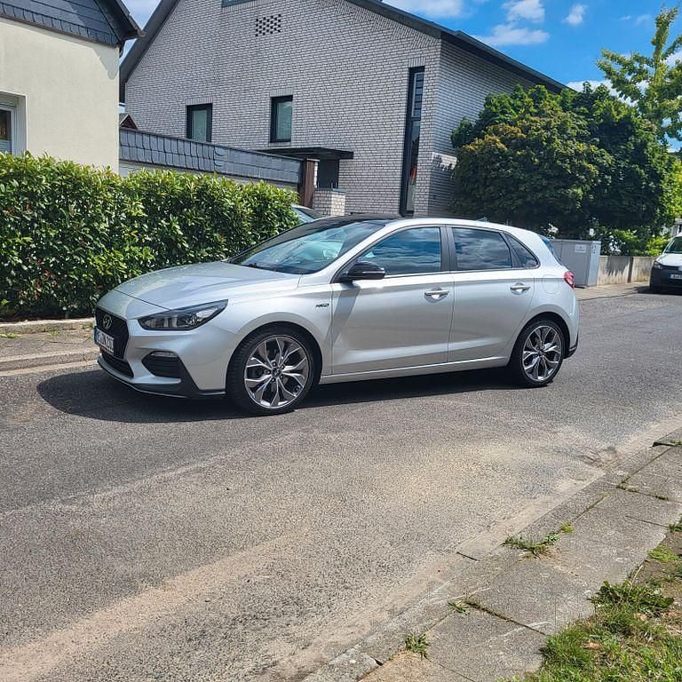 Silber Gebraucht 2019 Hyundai i30 N Line Limousine | 16.500 € (Guter Preis) - Bild 1/4