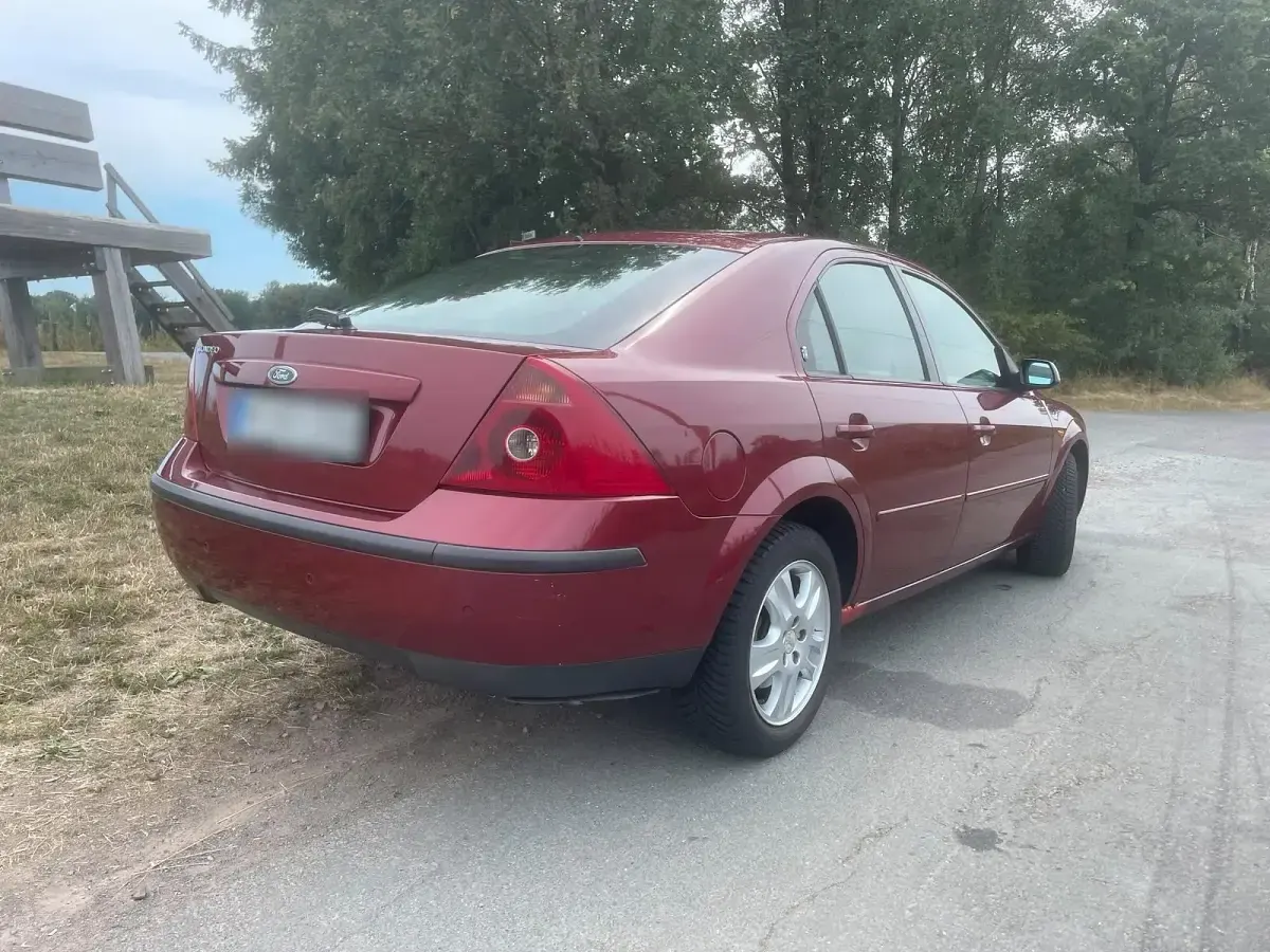 Gebraucht Ford Mondeo 145 PS (106 kW) 2001 Rot Limousine
