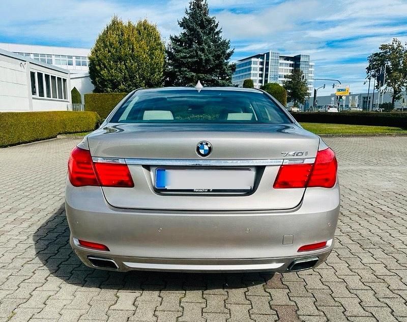 Gebraucht BMW 740L 326 PS (239 kW) 2010 Gold Limousine