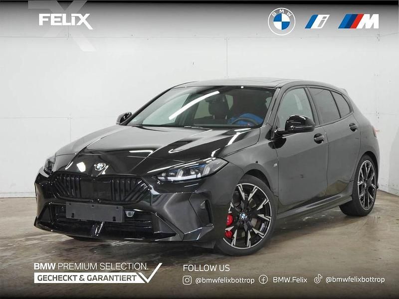 Black sapphire metallic Gebraucht 2025 BMW 120 M Sport Kleinwagen | 35.880 € (Fairer Preis) - Bild 1/4