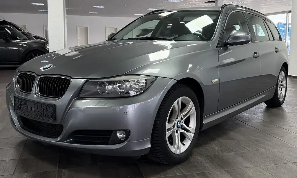 Gebraucht BMW 318 Sport Line 143 PS (105 kW) 2012 Grau Kombi