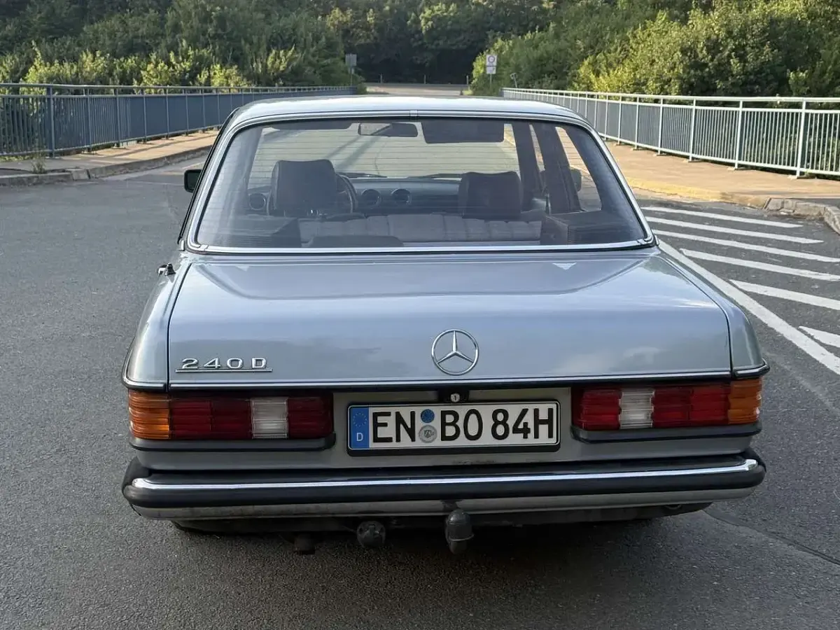 Gebraucht Mercedes 240 72 PS (52 kW) 1984 Limousine
