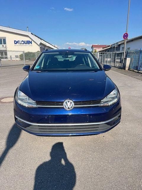 Blau Gebraucht 2017 VW Golf VII Comfortline Kombi | 7.500 € (Fairer Preis) - Bild 1/4