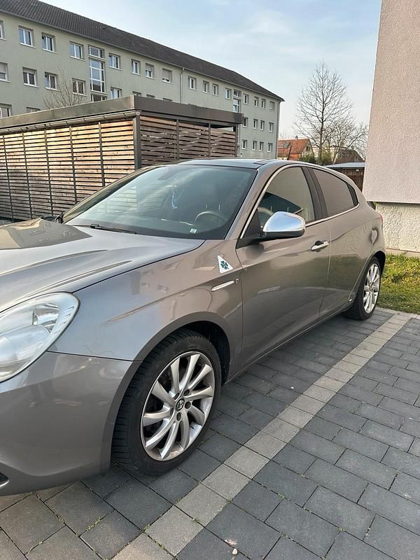 Gebraucht Alfa Romeo Giulietta 170 PS (125 kW) 2012 Grau Kleinwagen