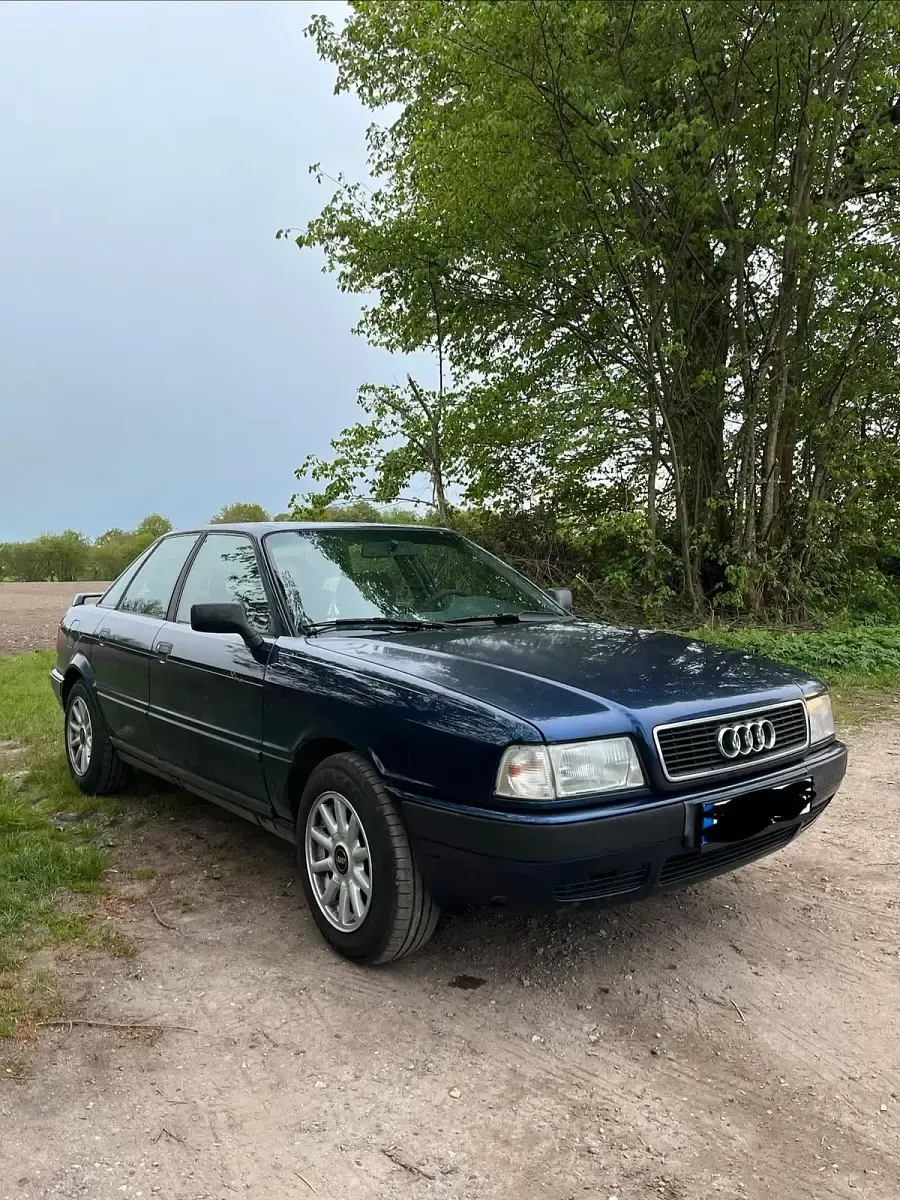 Używany Audi 80 118 KM (86 kW) 1992 Niebieski Sedan/Limuzyna