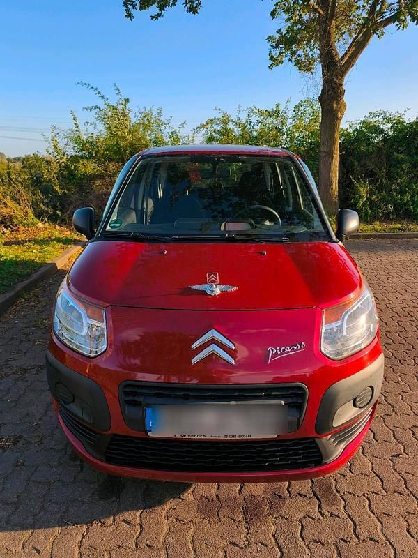 Rot Gebraucht 2009 Citroën C3 Picasso Van / Kleinbus | 3.250 € (Guter Preis) - Bild 1/4