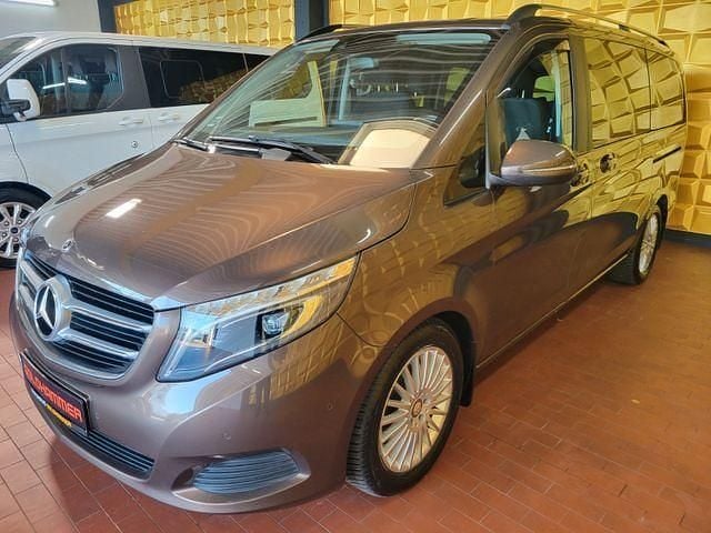 Gebraucht Mercedes V250 190 PS (139 kW) 2018 Braun Van / Kleinbus