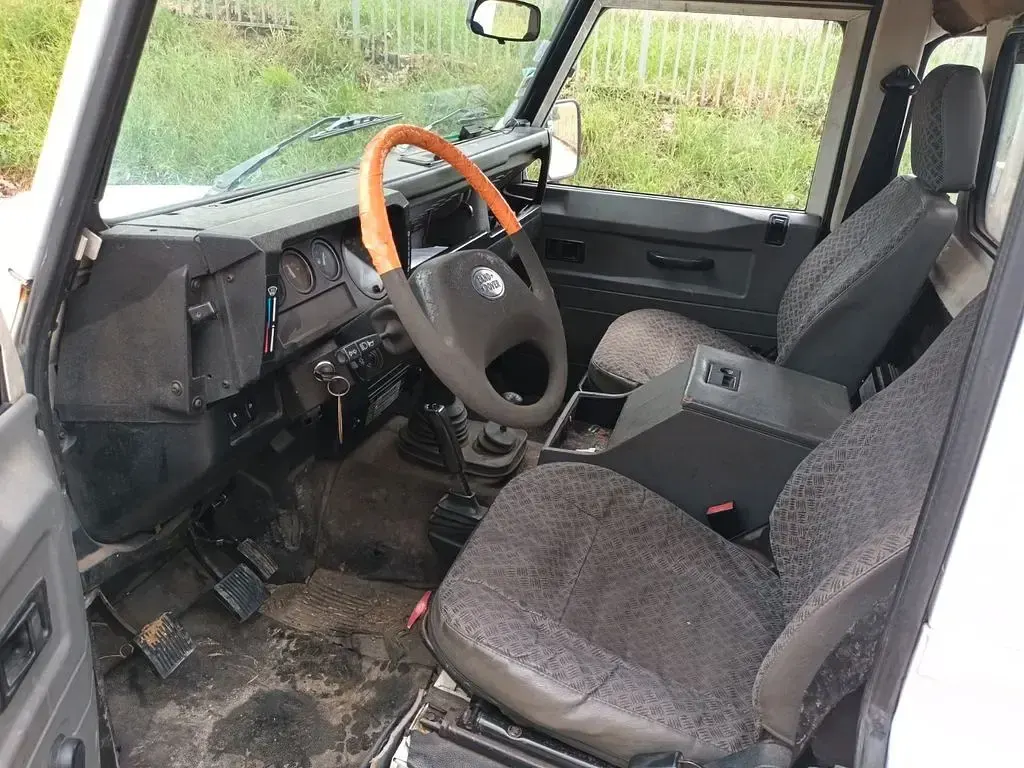 Gebraucht Land Rover Defender 122 PS (89 kW) 2000 Weiß SUV