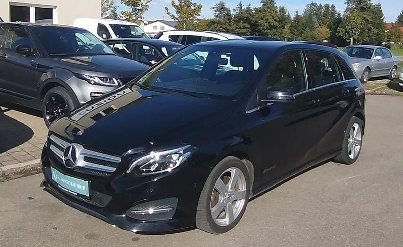 Gebraucht Mercedes B200 136 PS (100 kW) 2016 Schwarz Van / Kleinbus