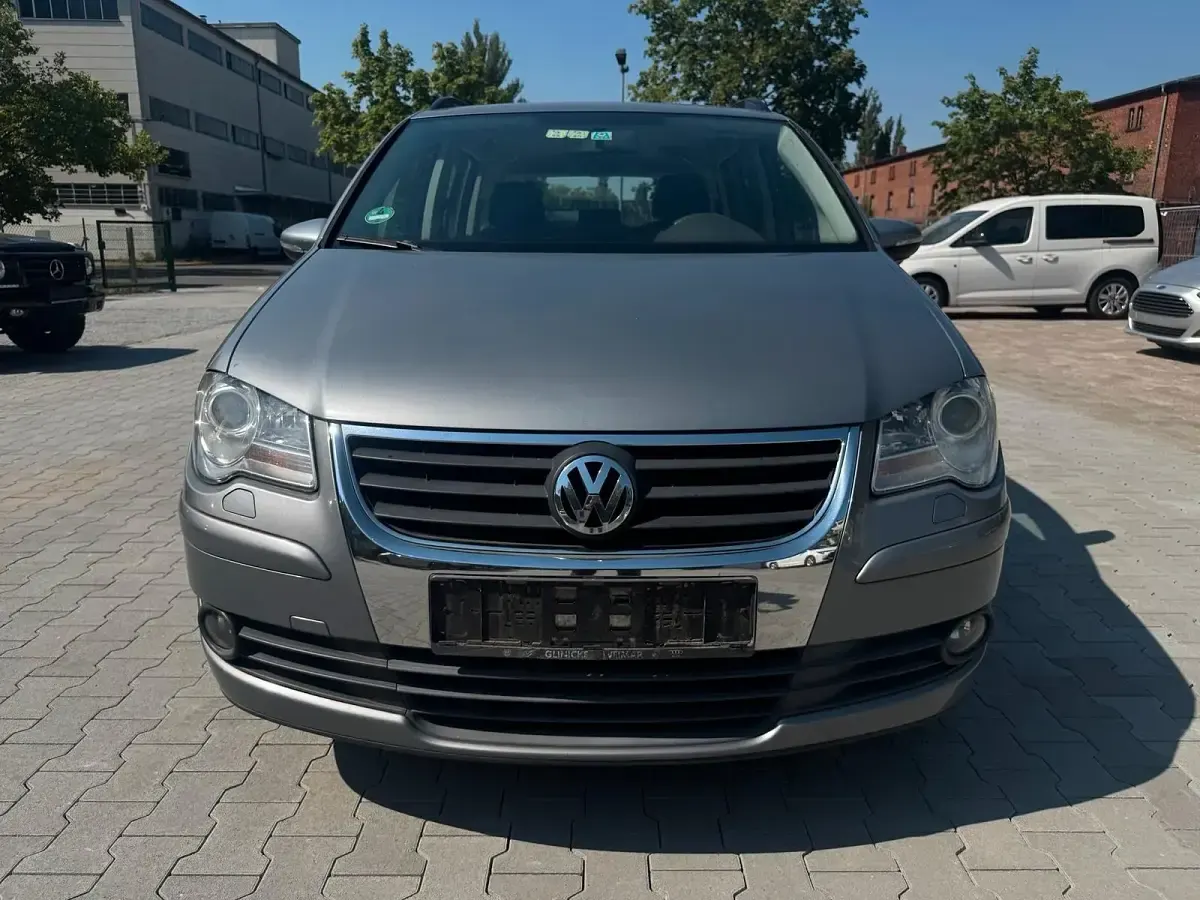 Gebraucht VW Touran Trendline 105 PS (77 kW) 2010 Grau Van / Kleinbus