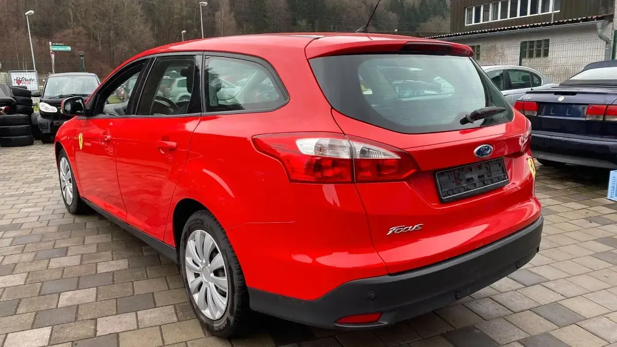 Gebraucht Ford Focus 85 PS (62 kW) 2014 Rot Kombi