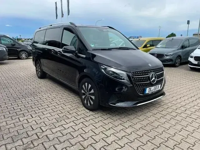 Gebraucht Mercedes V300 Avantgarde 237 PS (174 kW) 2024 Obsidianschwarz Van / Kleinbus