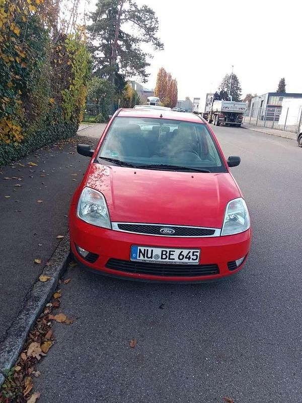 Rot Gebraucht 2002 Ford Fiesta Limousine | 1.850 € (Fairer Preis) - Bild 1/4