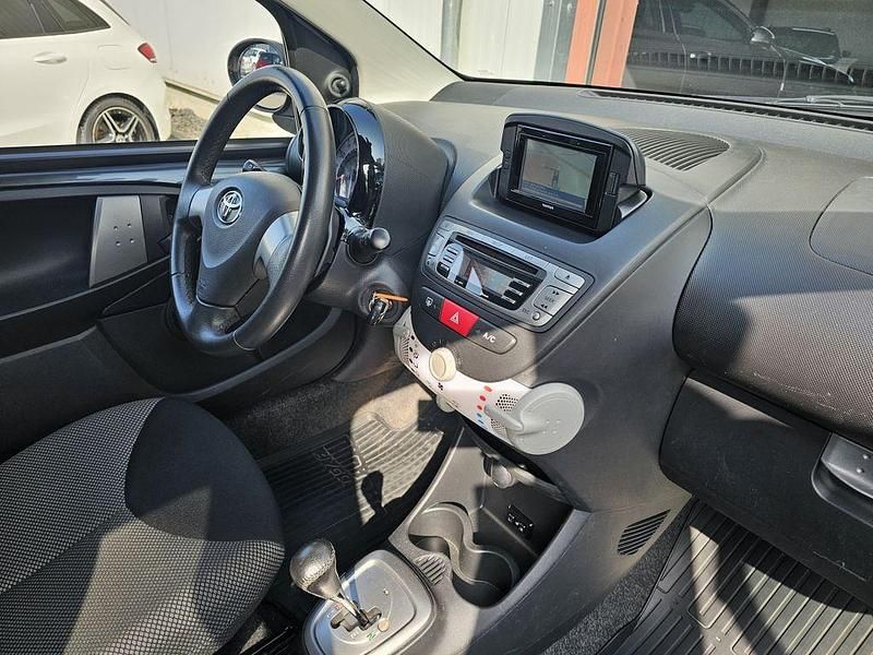 Gebraucht Toyota Aygo Connect Style 68 PS (50 kW) 2012 Anthracite grey (metallic) Kleinwagen