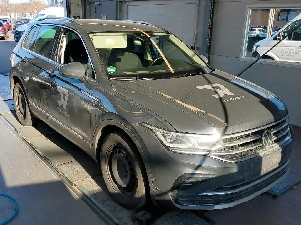 Gebraucht VW Tiguan Elegance 150 PS (110 kW) 2022 Grau SUV