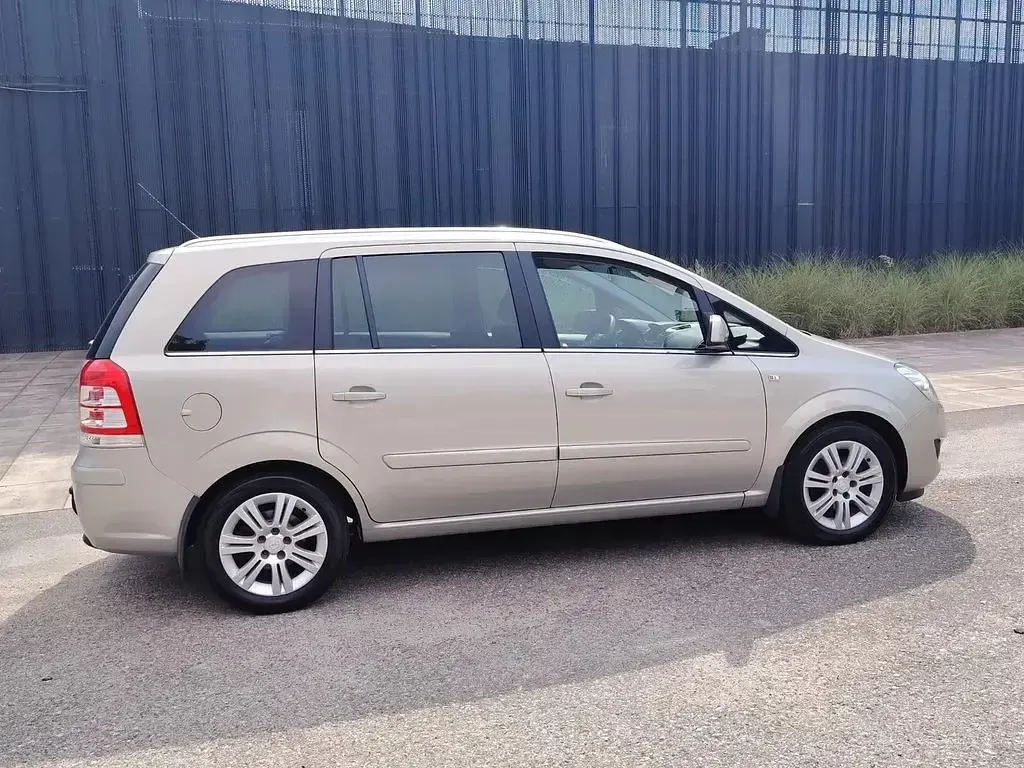 Gebraucht Opel Zafira Innovation 116 PS (85 kW) 2009 Beige Van / Kleinbus