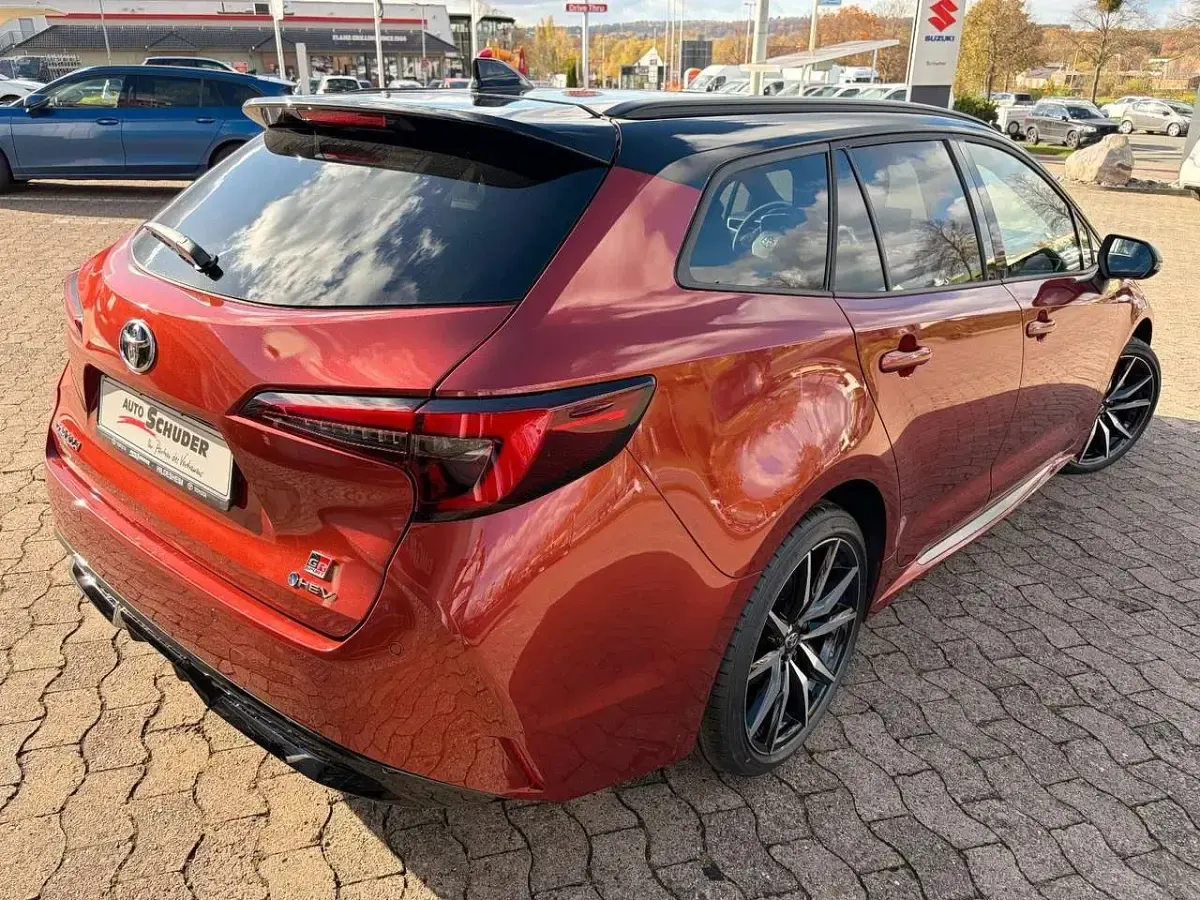 Neu Toyota Corolla Sport 197 PS (144 kW) 2025 Orange Limousine