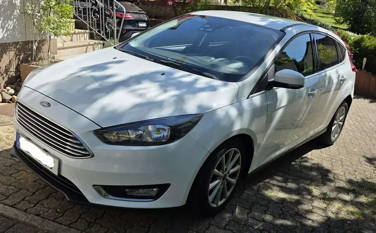 Gebraucht Ford Focus Trend 125 PS (91 kW) 2014 Weiß Limousine