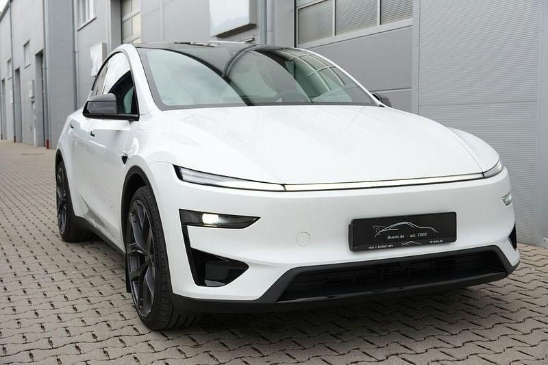 Neu Tesla Model Y Performance 255 kW (347 PS) 2026 Weiß SUV