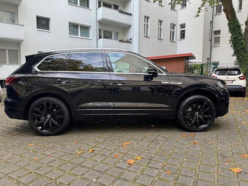 Schwarz Gebraucht 2018 VW Touareg R-line SUV | 32.100 € (Superpreis) - Bild 1/4