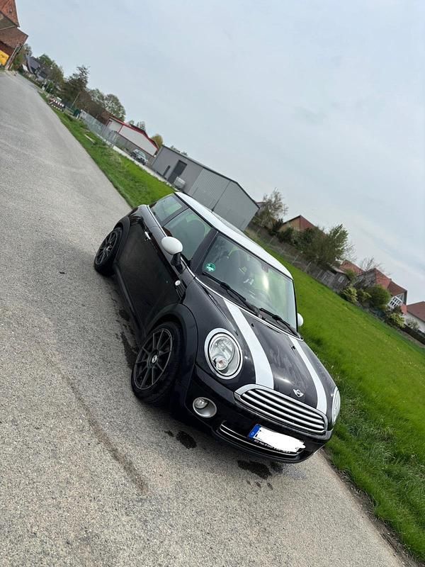 Schwarz Gebraucht 2009 Mini Cooper Kleinwagen | 5.500 € (Etwas zu teuer) - Bild 1/4