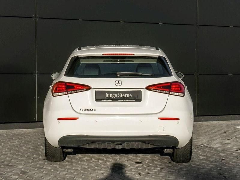 Gebraucht Mercedes A250 218 PS (160 kW) 2021 Polarweiss Limousine