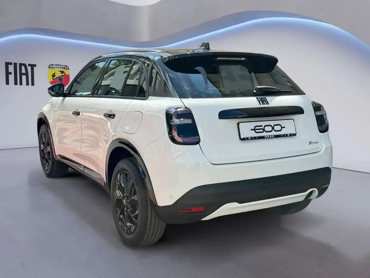 Neu Fiat 600 Street 101 PS (74 kW) 2026 Bicolore SUV